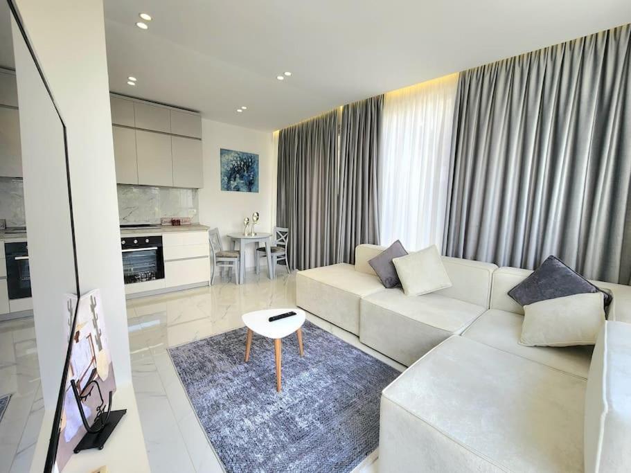 Penthouse With A City View Tirana Buitenkant foto